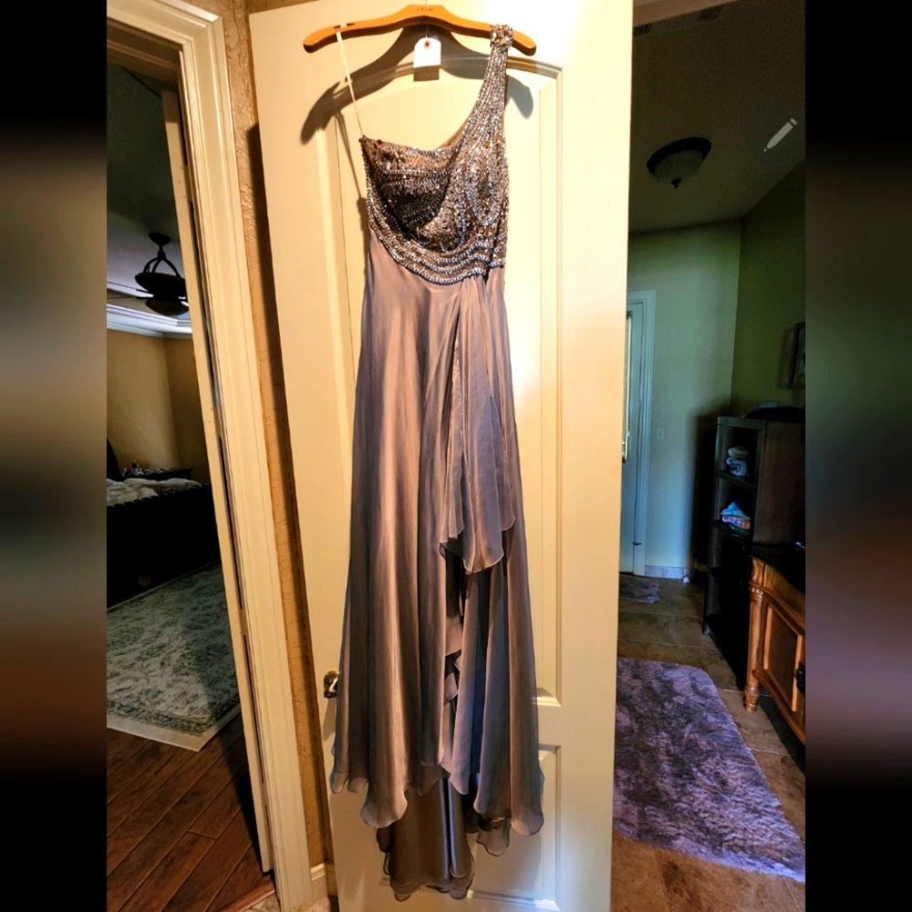 NWT Cachet Formal Dress